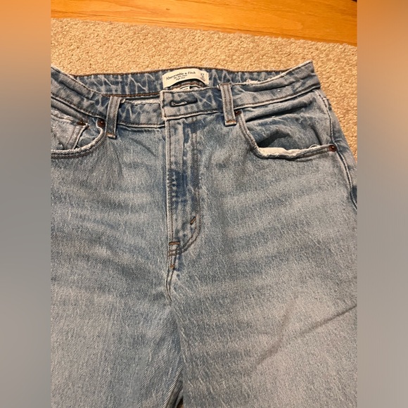 Abercrombie 80’s high rise mom jeans - Picture 2 of 5